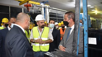 جولة مفاجئة لمحافظ الفيوم والرقابة الإدارية على مصانع كوم أوشيم | صور