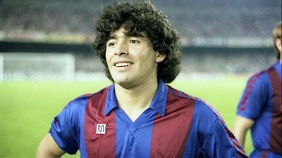 قبل كأس مارادونا.. ماذا قدم الساحر الأرجنتيني بقميص برشلونة وبوكا جونيورز؟