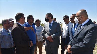 محافظ الفيوم: تطبين الترع يحافظ على مياه الري وتقليل المفقود منها |صور