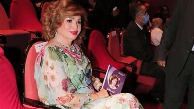 إلهام شاهين تصدر كتاب المتمردة عن مشوارها الفني: بشكر كل أساتذة المسرح الكبار