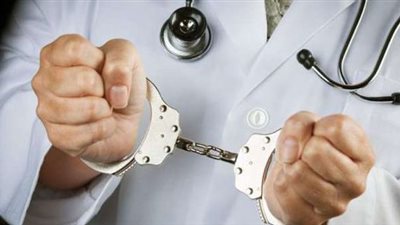 ضبط طالب بأوكرانيا ينتحل صفة طبيب بمستشفى بقنا.. ووكيل الصحة: إحالة المتورطين للنيابة الإدارية