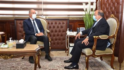 وزير التنمية المحلية يبحث مع رئيس اتحاد الصناعات المصرية الموقف التنفيذي لمبادرة شغلك في قريتك