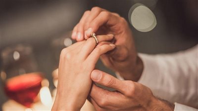  الإفتاء توضح حدود الكلام بين المخطوبين 