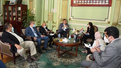 رئيس جامعة عين شمس يستقبل وفدًا من اليونسكو 