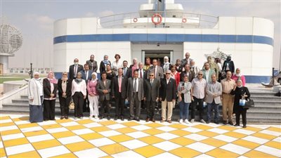 رئيس هيئة قناة السويس يستعرض مشروعات تنموية خلال لقاء وفد كُتاب البيئة والتنمية │ صور