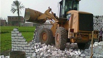 تنفيذًا لتوجيهات السيسي.. الزراعة تواصل إزالة التعديات على الأراضي 