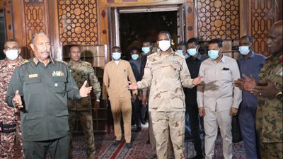 قيادات عسكرية تؤدي صلاة الجنازة على شهداء جهاز المخابرات العامة السوداني