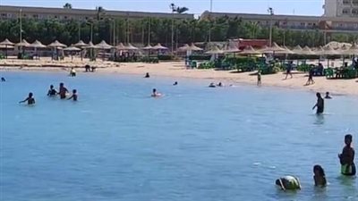 إقبال ضعيف على الشواطئ العامة بمدينة الغردقة بسبب انخفاض درجات الحرارة