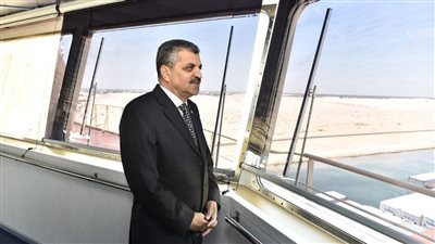 أسامة ربيع: قناة السويس تشهد عبور 87 سفينة كأعلى معدل يومي للسفن العابرة | صور