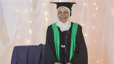 واجهت الاستهزاء بالمثابرة.. فلسطينية تنهي دراستها الجامعية في سن 85 عامًا | صور