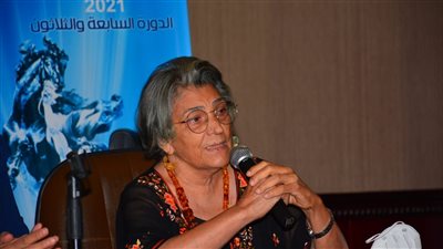 الناقدة خيرية البشلاوي في ندوة تكريمها: تجنبت العلاقات الشخصية مع الفنانين ونشرت حوار أحمد ذكي دون اسمي