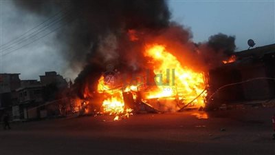 حريق يلتهم 5 أكشاك تجارية أمام مستشفى المحلة العام بالغربية.. والدفع ب 5 سيارات إطفاء