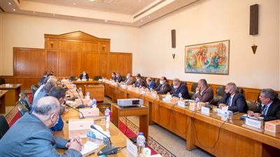 عبدالعاطي يوجه بالإسراع في تنفيذ أعمال تأهيل المساقي بمختلف المحافظات