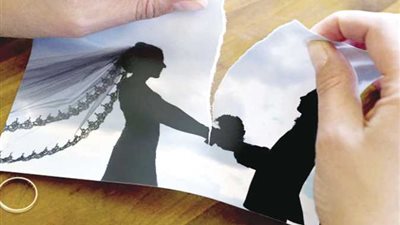 زوجة تطلب الخلع بسبب هوس زوجها بمواقع التواصل