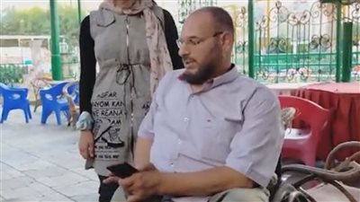 تحدى الإعاقة والأمية وحصل على الدكتوراه.. قصة نجاح الدكتور محمد الكيلاني بالفيوم