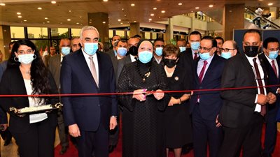 وزيرة التجارة تفتتح فعاليات الدورة الـ 54 لمعرض القاهرة الدولي