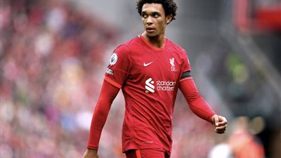 في يوم ميلاده.. تعرف على أبرز إنجازات ألكسندر أرنولد