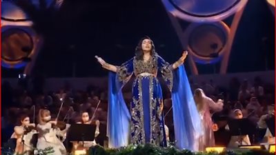 أحلام ترتدي قلادة بصورة الشيخ زايد في حفل افتتاح إكسبو 2020