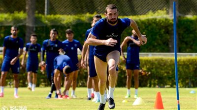 الانسحاب والصوت العالي.. شوبير يكشف تفاصيل جلسة الزمالك وفيوتشر لضم عمر كمال عبد الواحد