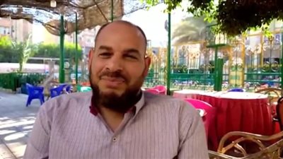 تحدى إعاقته وأميته وحصل على الدكتوراه.. محمد الكيلاني: أهلي مودونيش المدرسة عشان التنمر