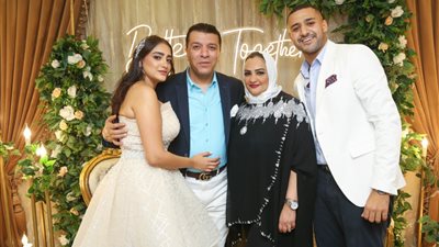 مصطفى كامل يحتفل بخطبة ابنته على قبطان بحري | صور