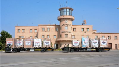 عبر طائرة عسكرية.. مصر ترسل مساعدات طبية ودوائية إلى الصومال