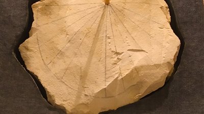 متحف الآثار بالأقصر يلقي الضوء على الساعة الشمسية في مصر القديمة