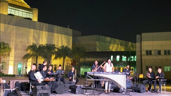 عازفة الماريمبا 