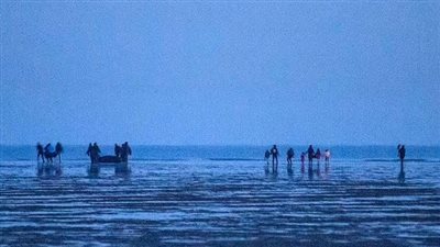 في دانكيرك إحدى ساحات الحرب العالمية الثانية.. فرنسا تطلق النار على مهاجرين إلى بريطانيا