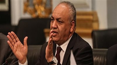 مصطفى بكري يطالب بمحاكمة محتكري السلع عسكريا