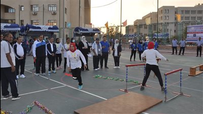 قيادات جامعة كفر الشيخ تتفقد منافسات المهرجان الرياضي الأول للأسر الطلابية