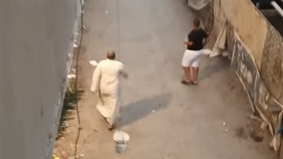 لإجبارهن على التنازل عن الميراث.. شخص يحتجز شقيقتيه ووالدتهما داخل منزلهن بالوراق | فيديو