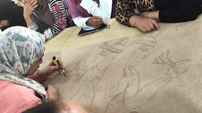 بالتعاون مع الأمم المتحدة.. ورشة حرفية لـ الحفر على الخشب بالشرقية | صور