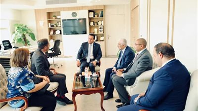 وزير التعليم العالي يعقد اجتماعًا بشأن رفع كفاءة فرق التمريض بالمستشفيات الجامعية