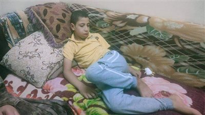 مأساة «الطفل محمد محمود» حياته متوقفة على جهاز ثمنه 370 ألف جنيه| فيديو