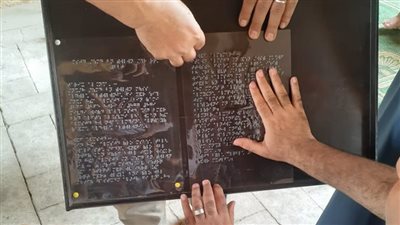 تركيب لوحات تاريخية بطريقة برايل للمكفوفين داخل مسجد أحمد بن طولون | صور