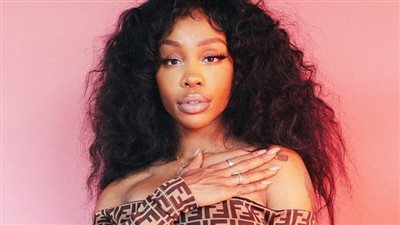 أذهب إلى المسجد والكنسية.. من هي المطربة الأمريكية سيزا؟