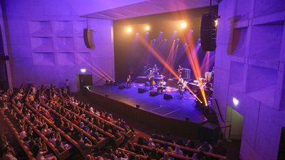 العروض الفنية المباشرة تعود للمجمّع الثقافي في أبو ظبي