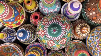 منها أواني الطهي.. السياحة تروج لصناعة الفخار في أسوان 