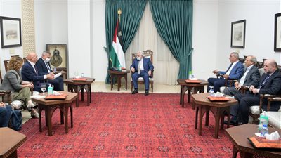 الرئيس الفلسطيني يستقبل وزيرين بالحكومة الإسرائيلية في رام الله 