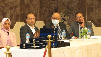 هيئة الرعاية الصحية تكرم الصيادلة الإكلينيكيين بمستشفيات العزل وشهداء الواجب