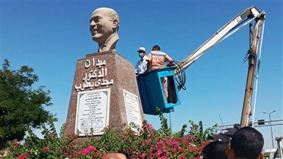 تنفيذ أعمال تنظيف وصيانة التماثيل بميادين محافظة أسوان من خلال لجنة متخصصة