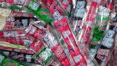 إعدام 5400 عبوة عصائر منتهية الصلاحية تم ضبطها داخل أحد المخازن بسوهاج