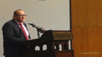 الشاعر عبد الرحمن مقلد يلقي قصيدة في مهرجان جرش | فيديو