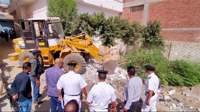 تنفيذًا لتوجيهات الرئيس.. إزالة 40 حالة تعد على حرم النيل والمجاري المائية بالبحيرة