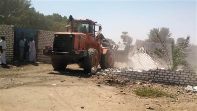 إزالة 40 حالة تعدٍ خلال حملات مكبرة بأسوان