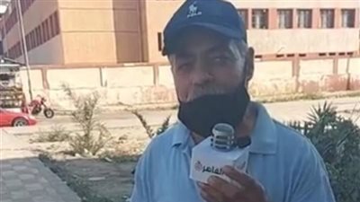 يُطعمهم منذ 17 عامًا.. سائق تاكسي: أهم حاجة عندي إني أشتري أكل للقطط