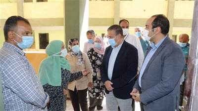 أجهزة كمبيوتر وموظفون من المحليات.. محافظ المنوفية يتخذ إجراءات جديدة لتسهيل تطعيمات كورونا