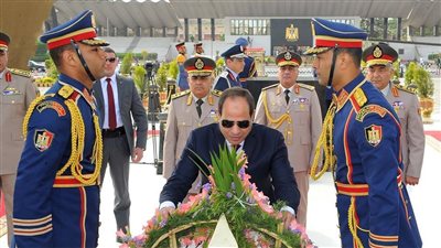 الرئيس السيسي يضع أكاليل الزهـور على قبر الجندي المجهـول بمناسبة ذكرى نصر أكتوبر 