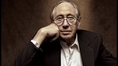 آلفين توفلر.. توقع بكل شيء في العصر الحديث وحققت كتبه مبيعات بالملايين